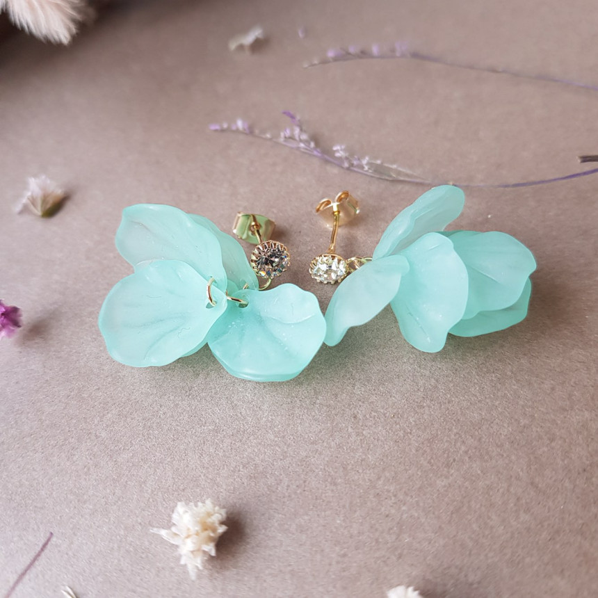 <b><p>Judy Cubic Petaloma Ha Drop Earrings 5cor</p></b><b><p>ジュディ キュービック 花びらホマイカ ドロップイヤリング 5色 女性コーネート</p></b><br /><br /><p align='center'>