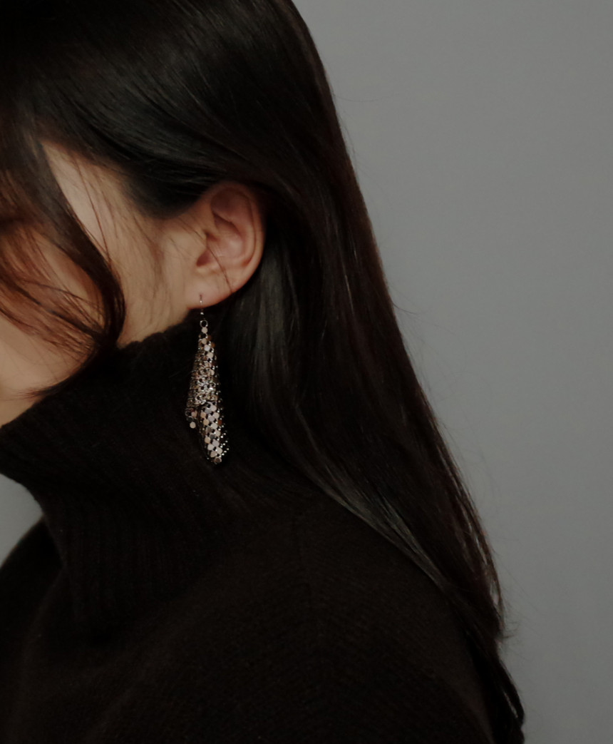 <b><p>NO103 Mesh pickle Three-dimensional earrings</p></b><b><p>NO103 メッシュさらさら 立体的なイヤリング スタイリな シックな ユニーデザイン</p></b><br /><br /><p align='center'>