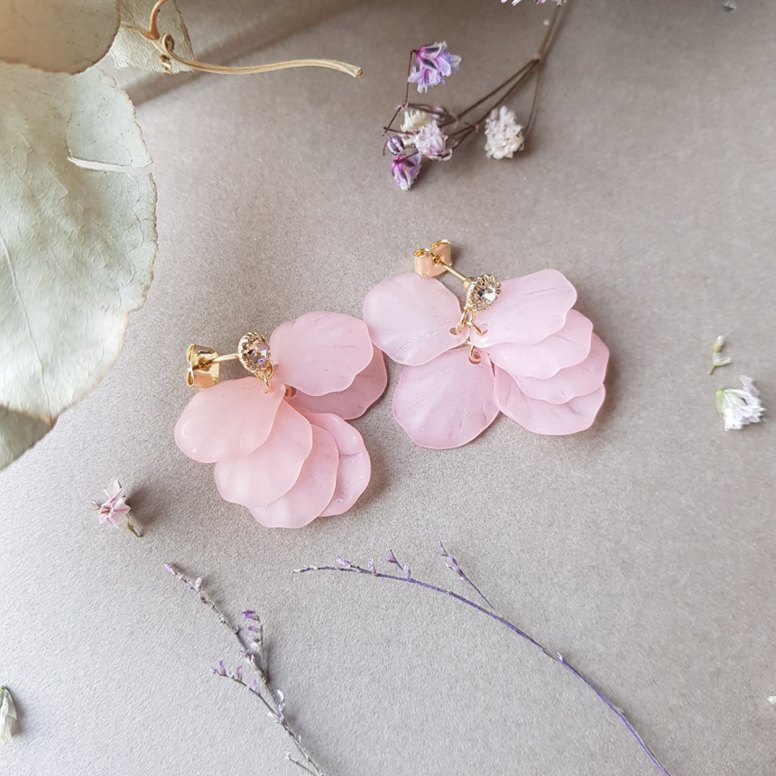 <b><p>Judy Cubic Petaloma Ha Drop Earrings 5cor</p></b><b><p>ジュディ キュービック 花びらホマイカ ドロップイヤリング 5色 女性コーネート</p></b><br /><br /><p align='center'>