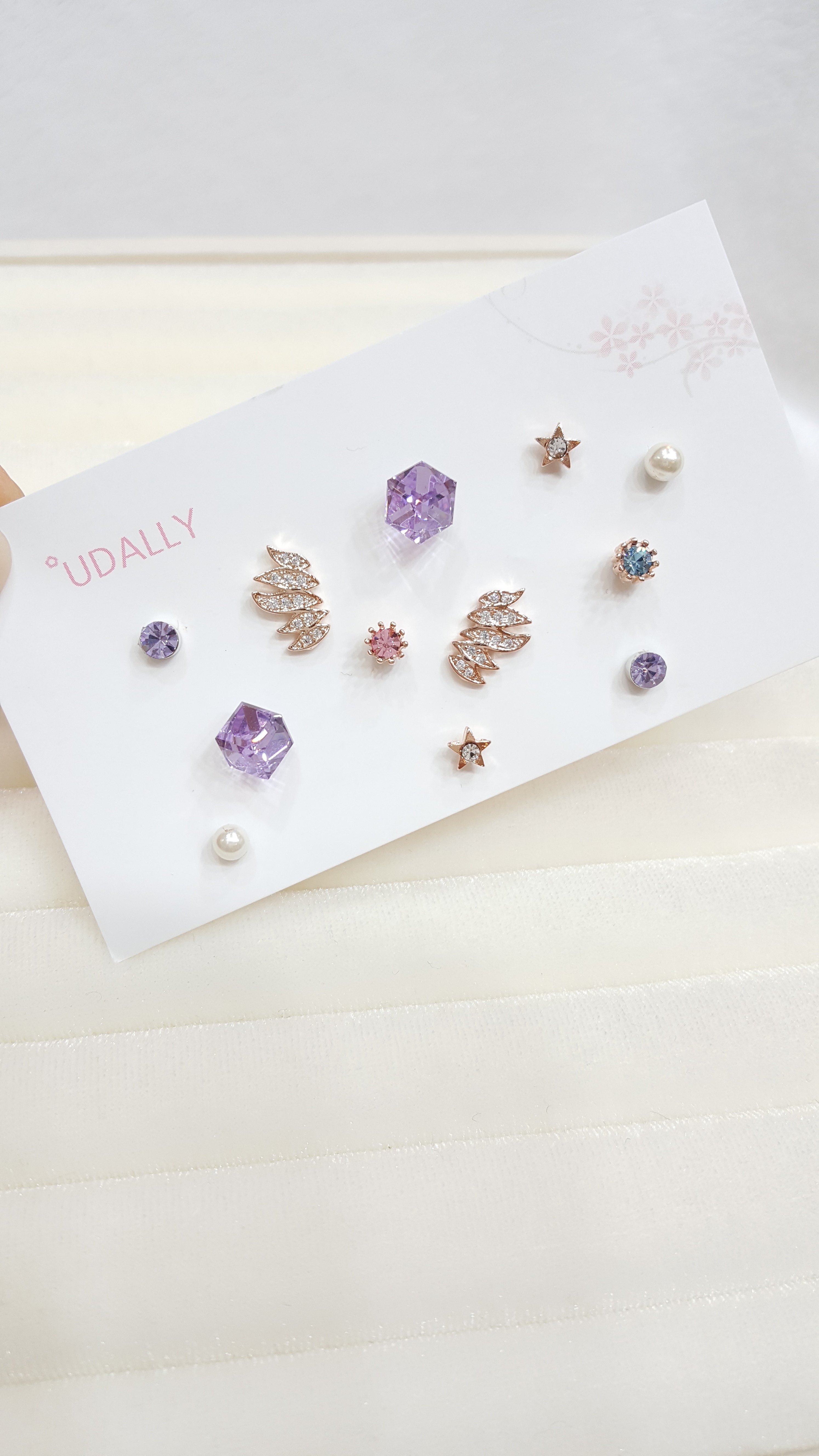 <b><p>wing Look at the lavender. Sisfactory Easy</p></b><b><p>翼 ラベンダー紫 満足のいく 愛ウム 簡単スタイル 清純イヤリング デートルック</p></b><br /><br /><p align='center'>