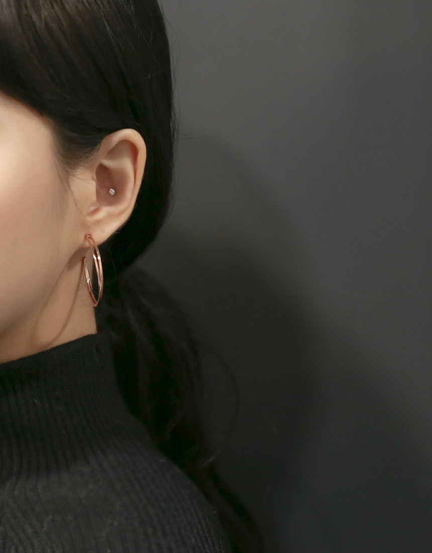 <b><p>Sina cross open rg ear Look-Ahd Crdtion Casual</p></b><b><p>品川 クロス オープン リング イヤ 出勤ルックコーディネート カジュアルな スタイリッシュ</p></b><br /><br /><p align='center'>