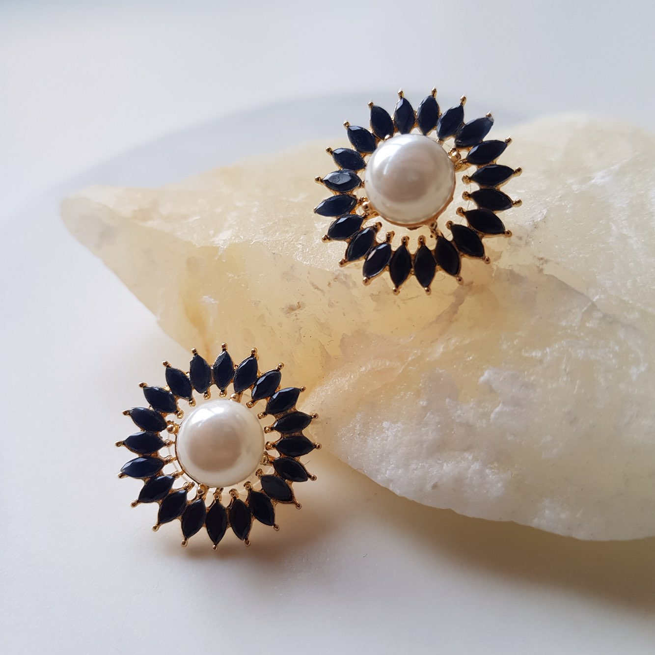 <b><p>Trout nucle Pearl Daily Erings Dp Cubic Antique</p></b><b><p>トゥルーラブ 核 真珠 デイリーピアス ドロップ キュービック アンティーク 洗練された</p></b><br /><br /><p align='center'>