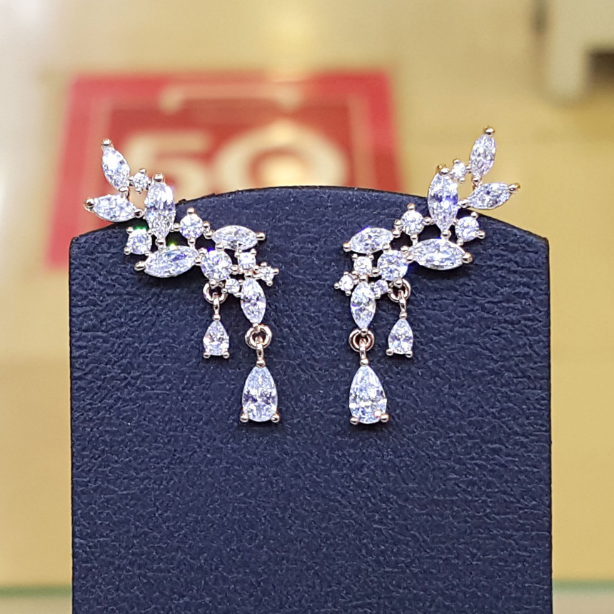 <b><p>Bollare Ehook Point Q Ergs SPE410 Stylish</p></b><b><p>ボラレ グィトインポイントQイヤリング SPE410 洗練されたスタイル 特別な</p></b><br /><br /><p align='center'>