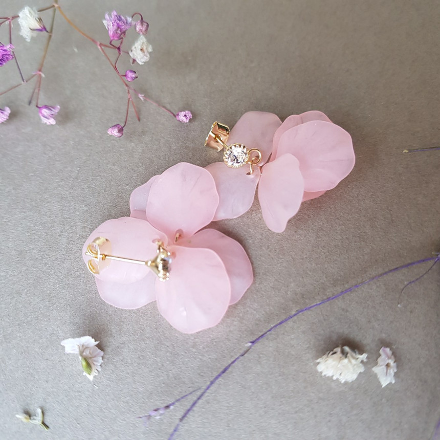 <b><p>Judy Cubic Petaloma Ha Drop Earrings 5cor</p></b><b><p>ジュディ キュービック 花びらホマイカ ドロップイヤリング 5色 女性コーネート</p></b><br /><br /><p align='center'>