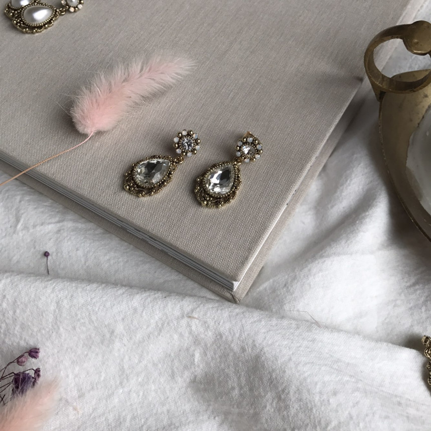 <b><p>Possible eaves Tab Cubic Prl Antique Drop</p></b><b><p>グィチ可能 タブ キュービック真珠 アンティーク ドロップ イヤリング 5色 フェミニンな感性ムード</p></b><br /><br /><p align='center'>