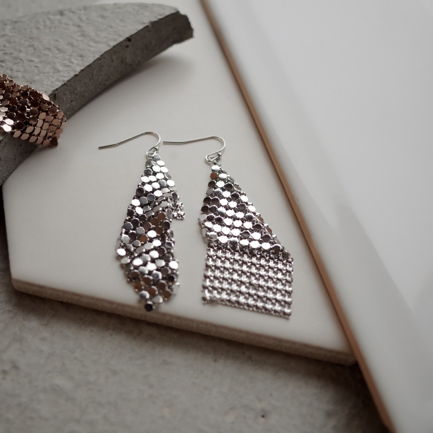 <b><p>NO103 Mesh pickle Three-dimensional earrings</p></b><b><p>NO103 メッシュさらさら 立体的なイヤリング スタイリな シックな ユニーデザイン</p></b><br /><br /><p align='center'>