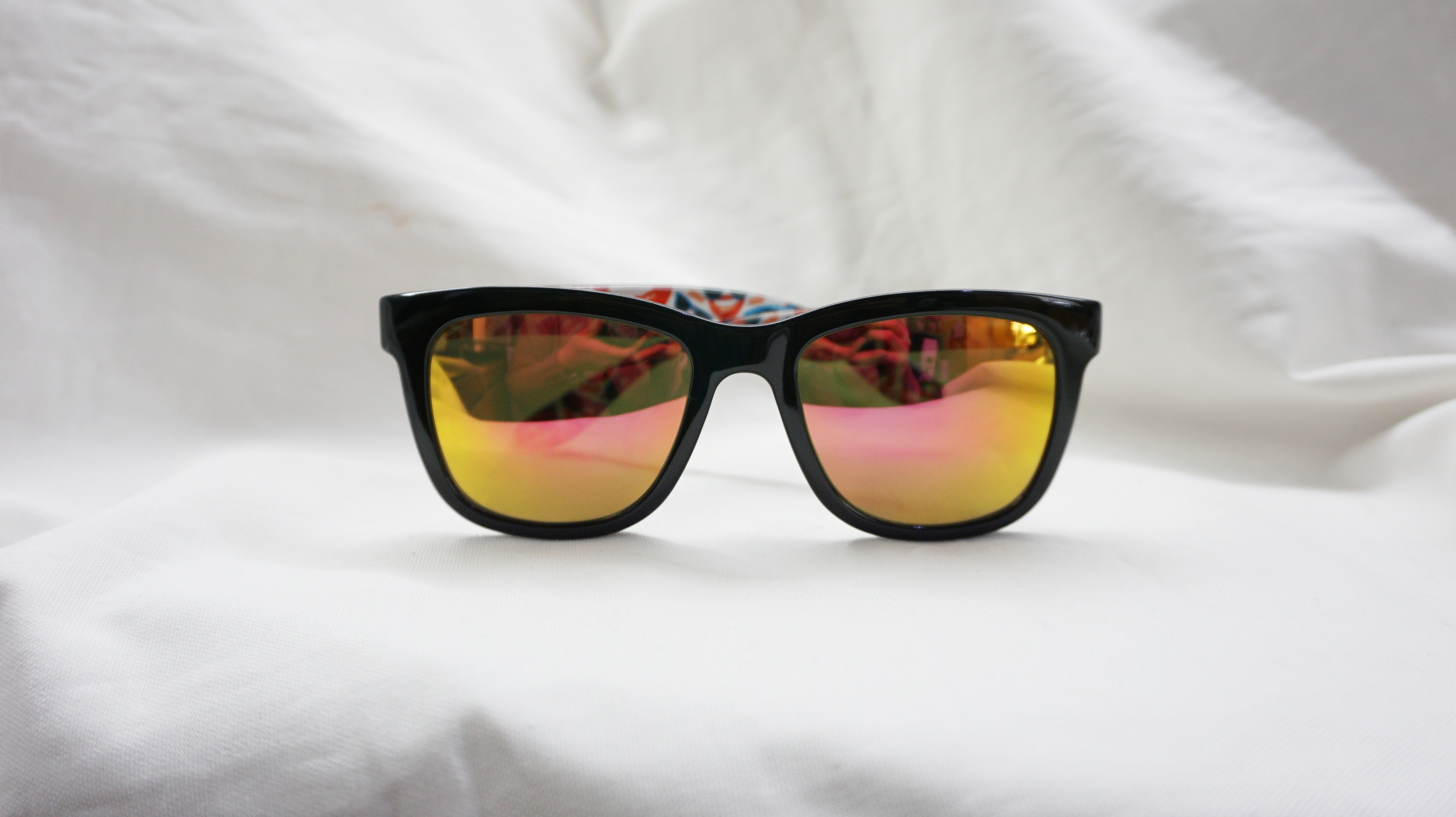<b><p>SNRD sunglasses light Sporty Kean</p></b><b><p>SNRDサングラス 軽い スポーティーな 韓国語</p></b><br /><br /><p align='center'>
