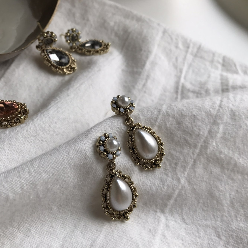 <b><p>Possible eaves Tab Cubic Prl Antique Drop</p></b><b><p>グィチ可能 タブ キュービック真珠 アンティーク ドロップ イヤリング 5色 フェミニンな感性ムード</p></b><br /><br /><p align='center'>