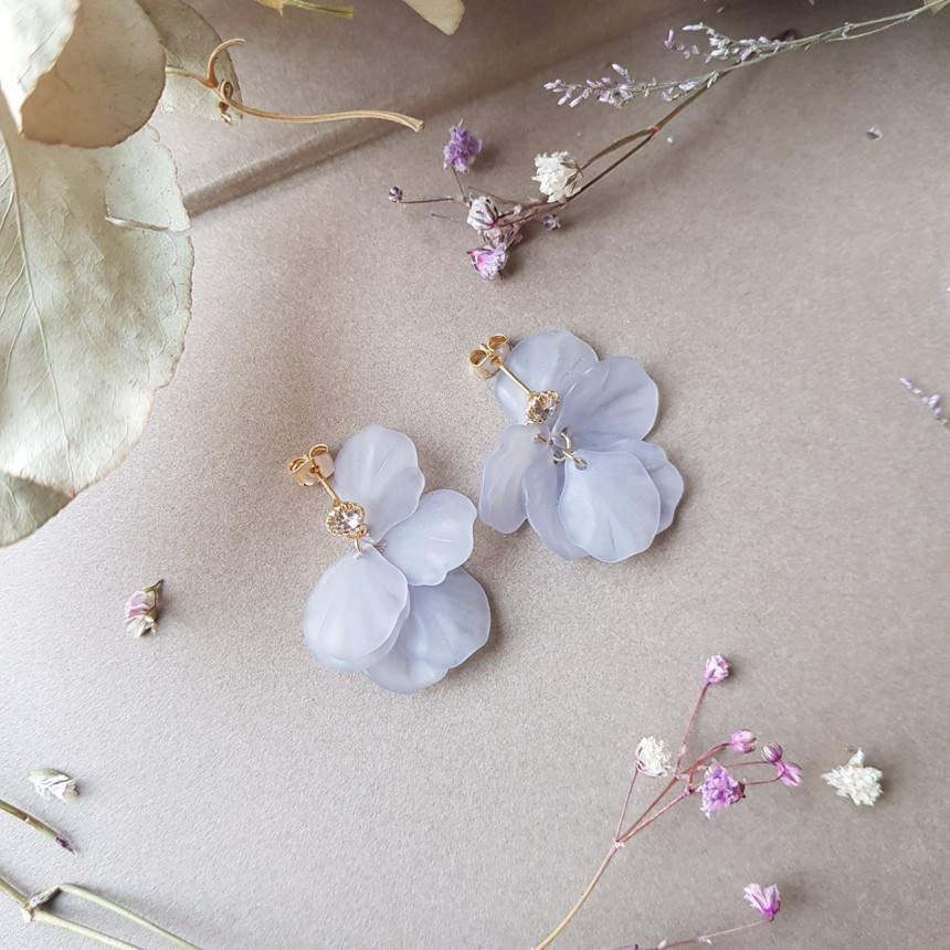 <b><p>Judy Cubic Petaloma Ha Drop Earrings 5cor</p></b><b><p>ジュディ キュービック 花びらホマイカ ドロップイヤリング 5色 女性コーネート</p></b><br /><br /><p align='center'>