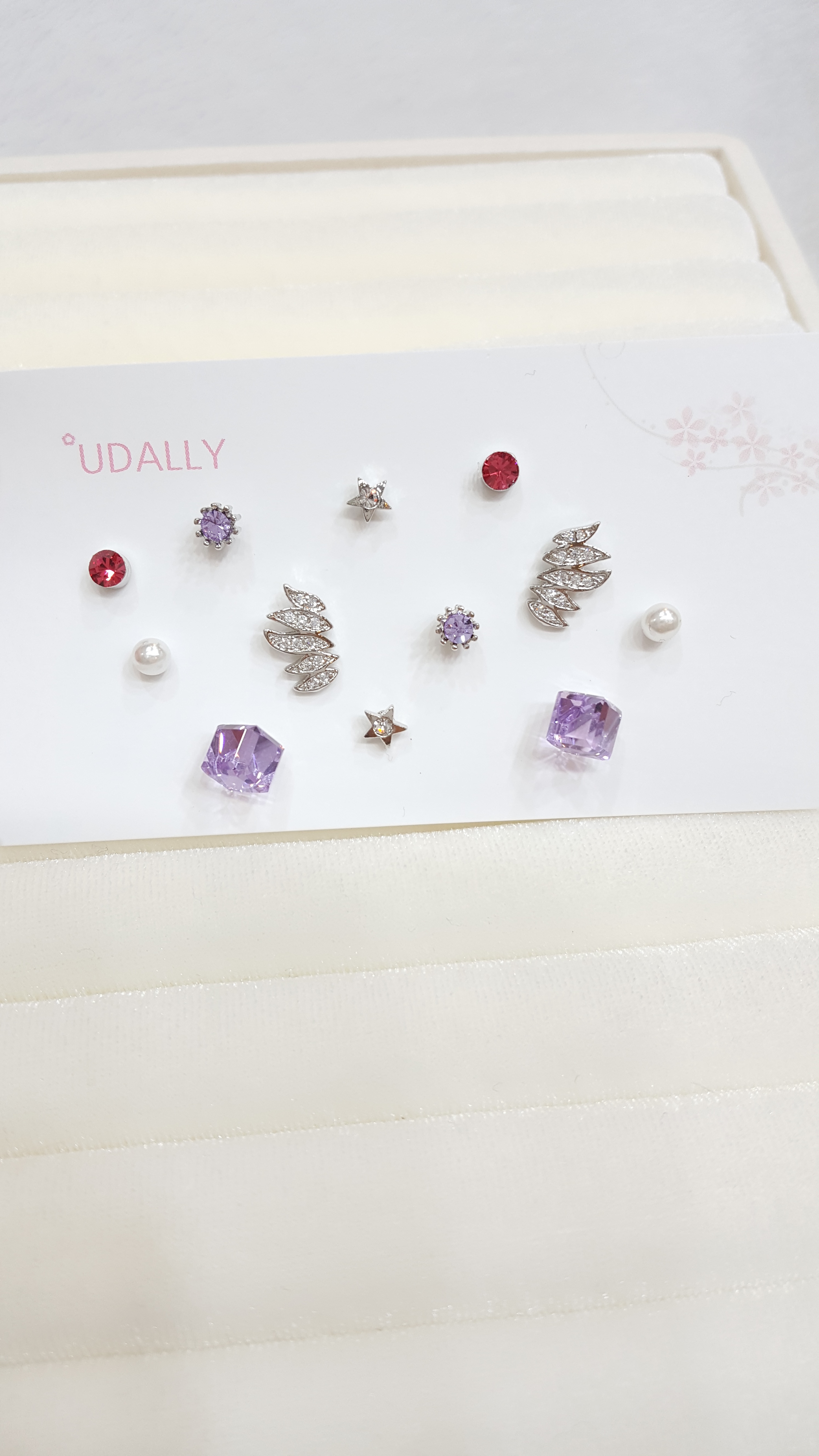 <b><p>wing Look at the lavender. Sisfactory Easy</p></b><b><p>翼 ラベンダー紫 満足のいく 愛ウム 簡単スタイル 清純イヤリング デートルック</p></b><br /><br /><p align='center'>