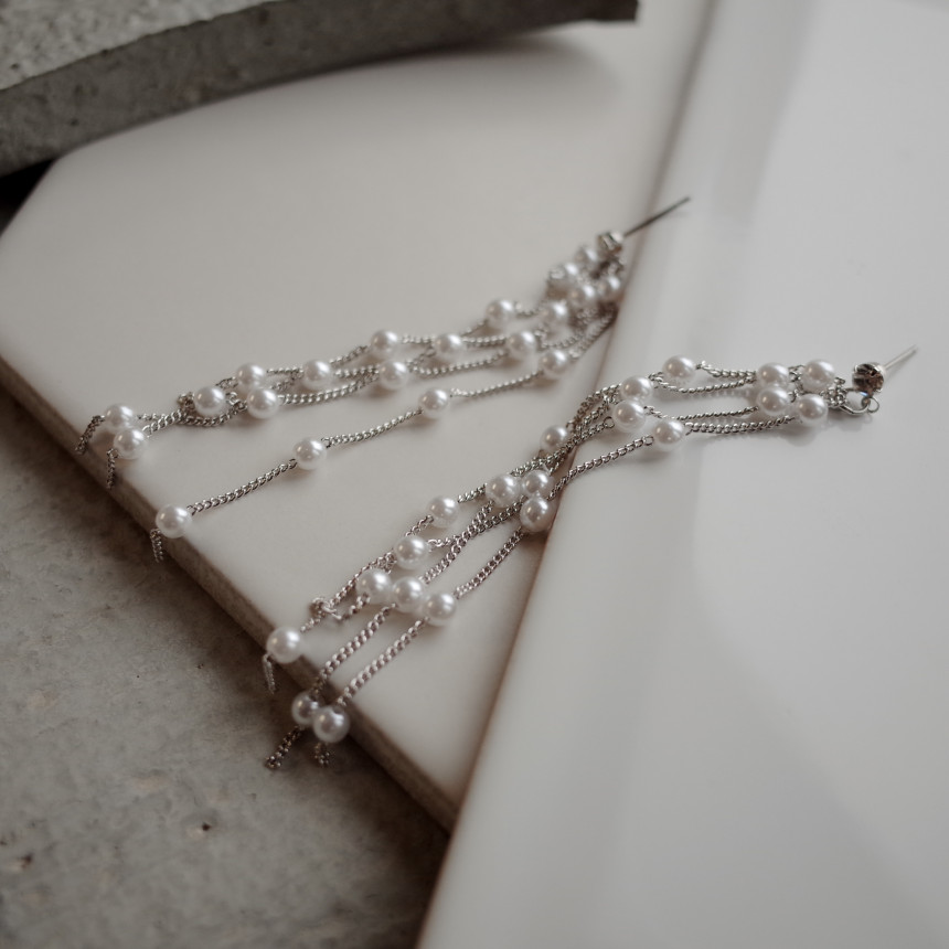 <b><p>NO.87 Rainy Day Pearl drop Stylish Chic Unique</p></b><b><p>NO.87 レイニーデイ パールドロップイヤリング スタイリッシュな シックな ユデザイン</p></b><br /><br /><p align='center'>