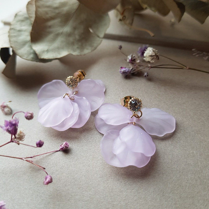 <b><p>Judy Cubic Petaloma Ha Drop Earrings 5cor</p></b><b><p>ジュディ キュービック 花びらホマイカ ドロップイヤリング 5色 女性コーネート</p></b><br /><br /><p align='center'>