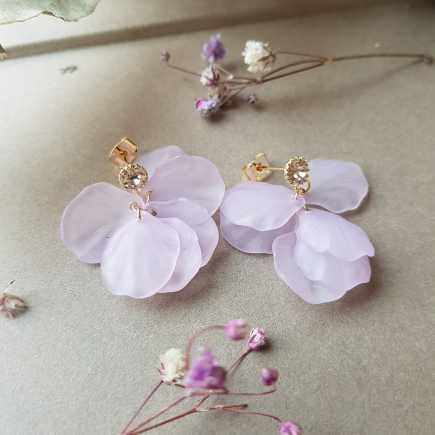 <b><p>Judy Cubic Petaloma Ha Drop Earrings 5cor</p></b><b><p>ジュディ キュービック 花びらホマイカ ドロップイヤリング 5色 女性コーネート</p></b><br /><br /><p align='center'>