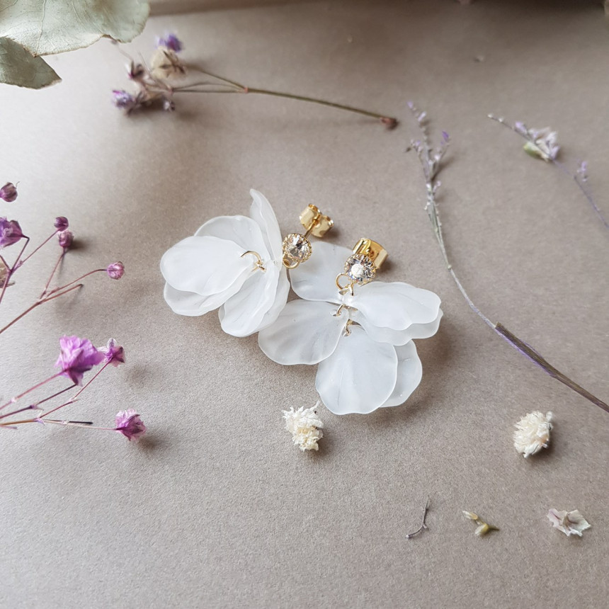 <b><p>Judy Cubic Petaloma Ha Drop Earrings 5cor</p></b><b><p>ジュディ キュービック 花びらホマイカ ドロップイヤリング 5色 女性コーネート</p></b><br /><br /><p align='center'>