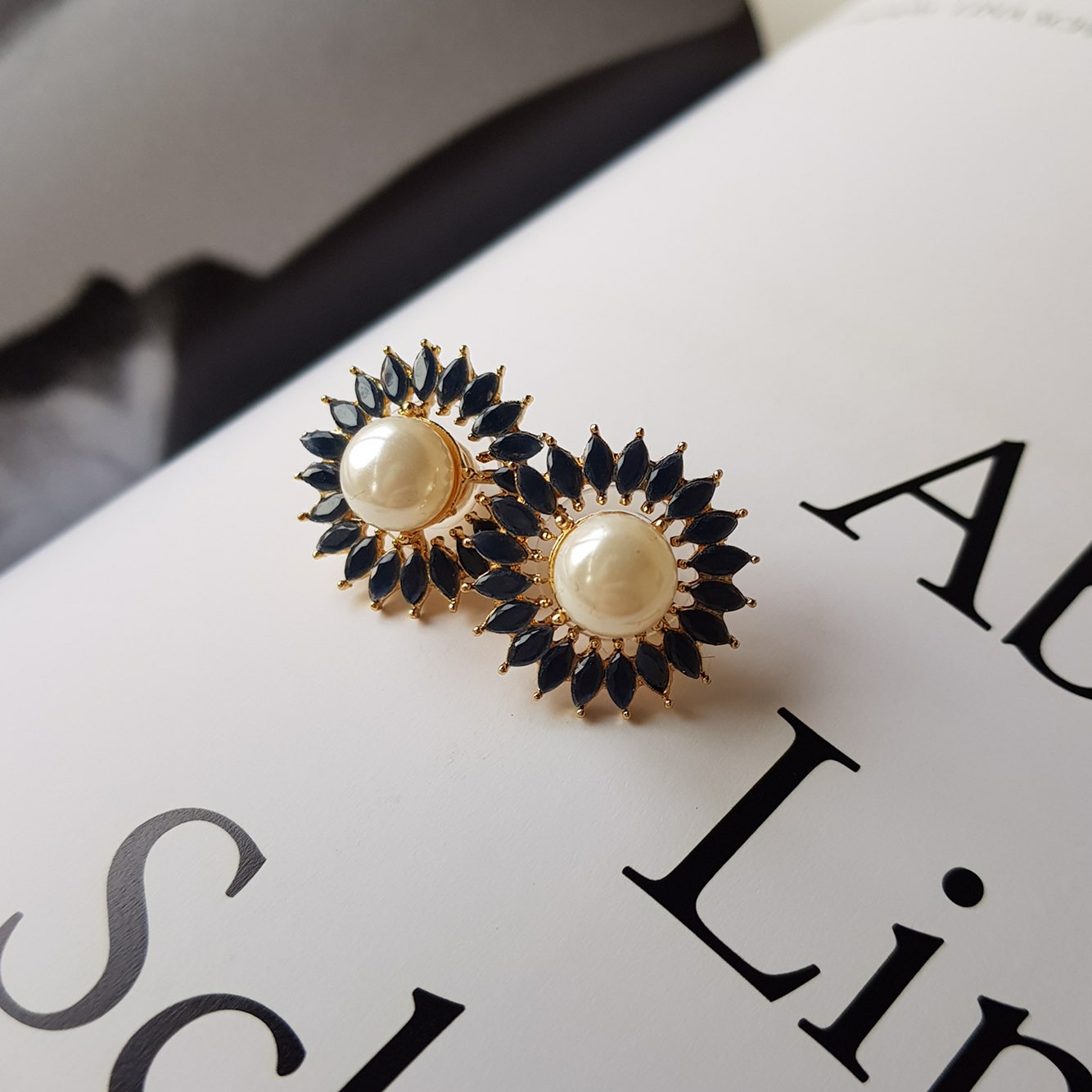 <b><p>Trout nucle Pearl Daily Erings Dp Cubic Antique</p></b><b><p>トゥルーラブ 核 真珠 デイリーピアス ドロップ キュービック アンティーク 洗練された</p></b><br /><br /><p align='center'>