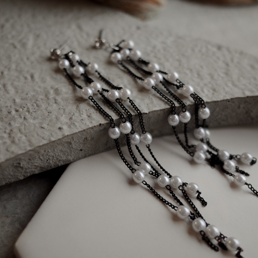 <b><p>NO.87 Rainy Day Pearl drop Stylish Chic Unique</p></b><b><p>NO.87 レイニーデイ パールドロップイヤリング スタイリッシュな シックな ユデザイン</p></b><br /><br /><p align='center'>