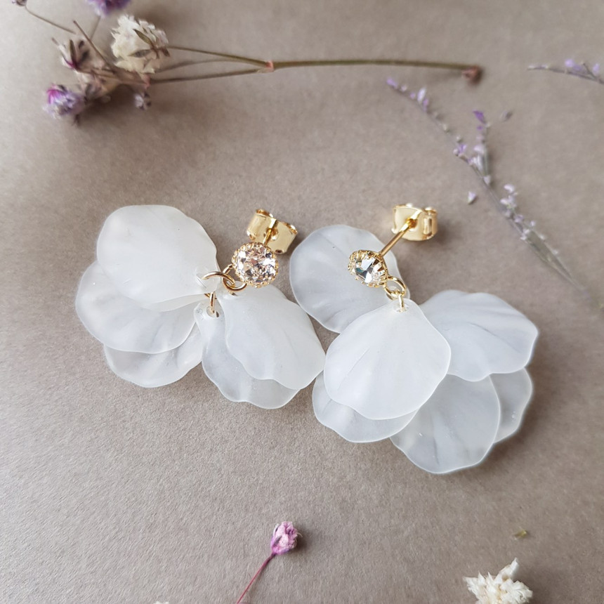 <b><p>Judy Cubic Petaloma Ha Drop Earrings 5cor</p></b><b><p>ジュディ キュービック 花びらホマイカ ドロップイヤリング 5色 女性コーネート</p></b><br /><br /><p align='center'>