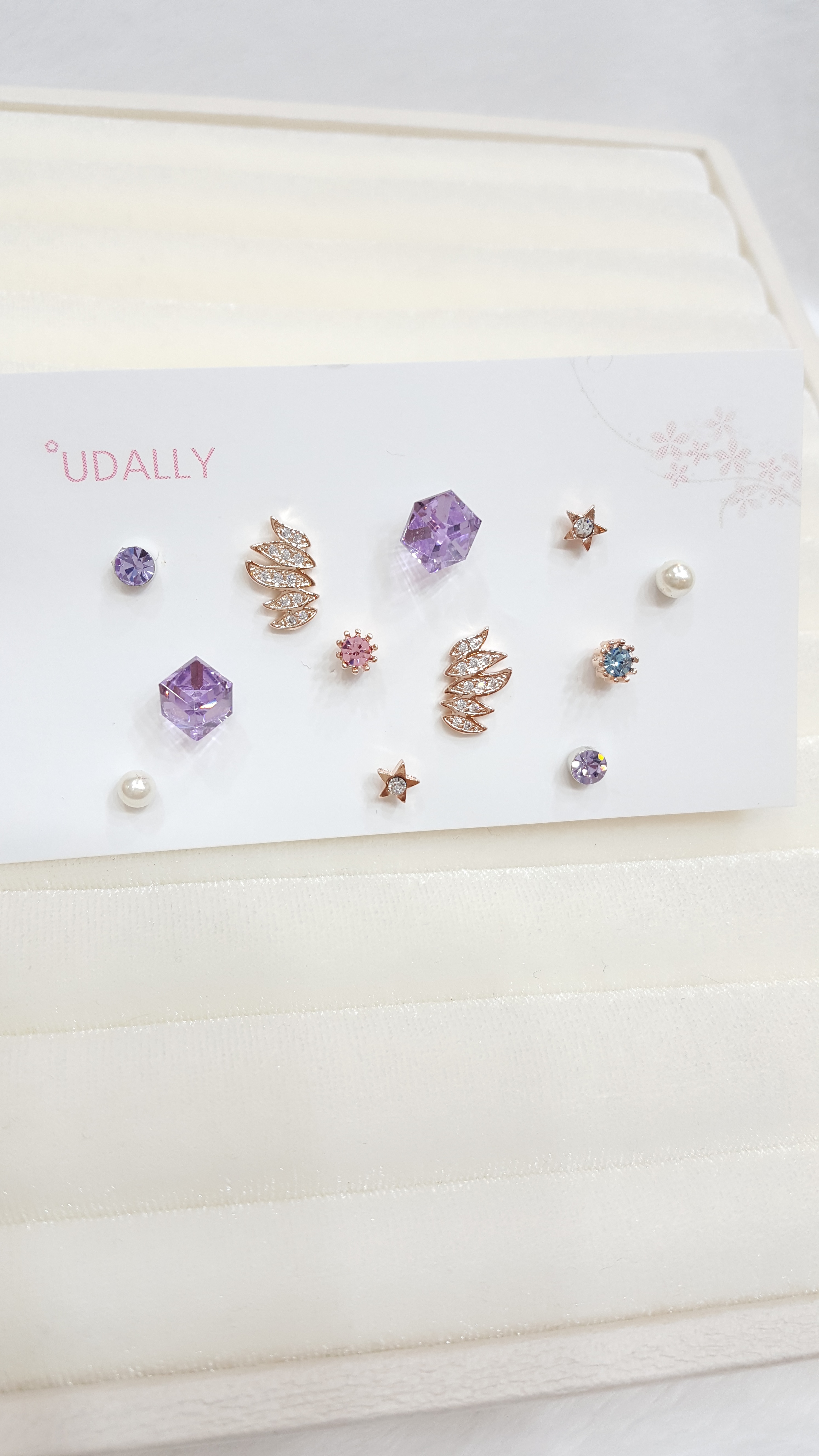 <b><p>wing Look at the lavender. Sisfactory Easy</p></b><b><p>翼 ラベンダー紫 満足のいく 愛ウム 簡単スタイル 清純イヤリング デートルック</p></b><br /><br /><p align='center'>