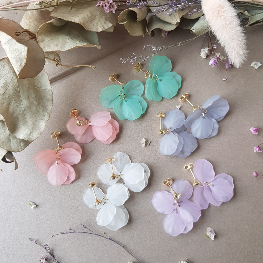 <b><p>Judy Cubic Petaloma Ha Drop Earrings 5cor</p></b><b><p>ジュディ キュービック 花びらホマイカ ドロップイヤリング 5色 女性コーネート</p></b><br /><br /><p align='center'>