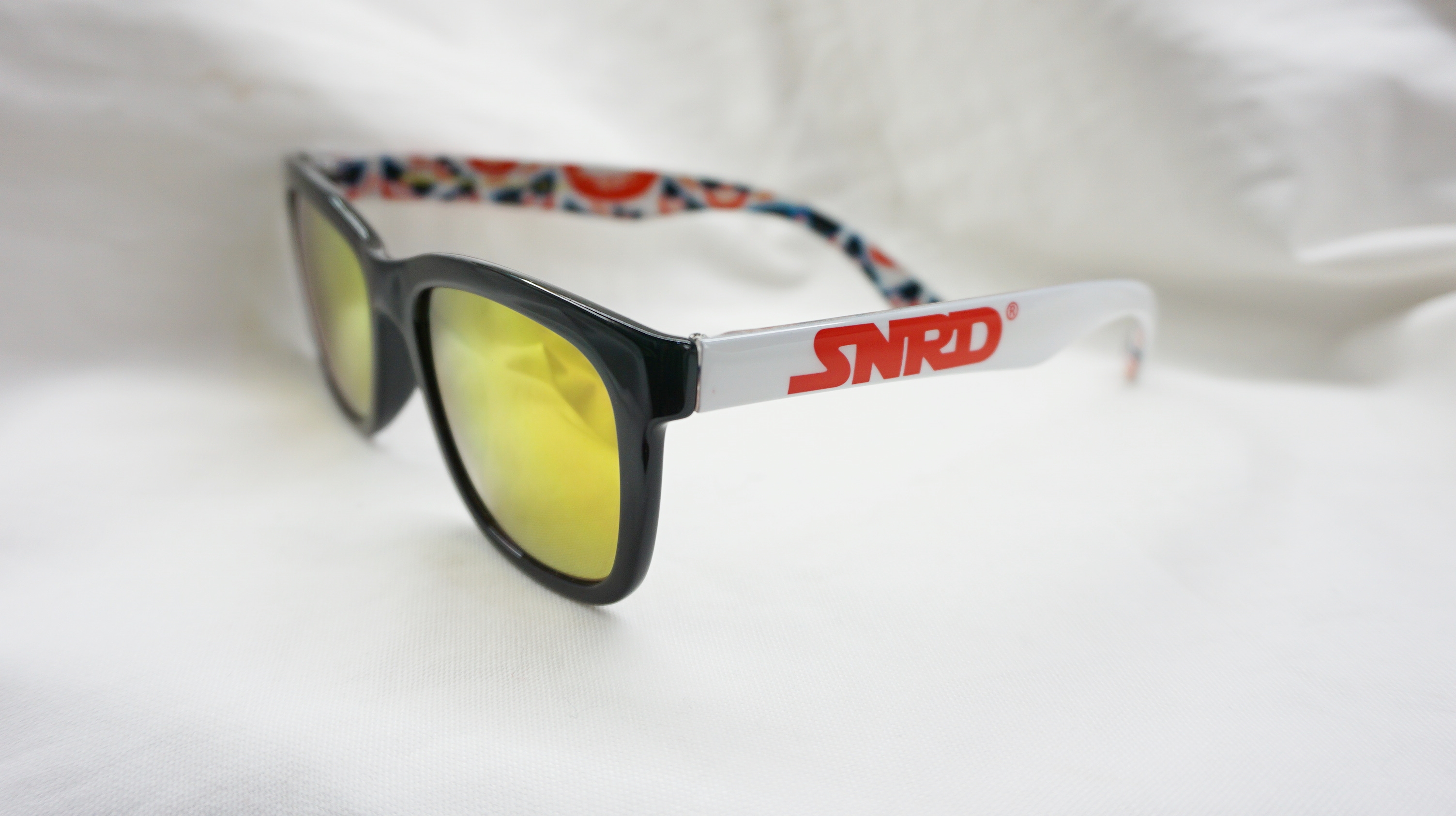 <b><p>SNRD sunglasses light Sporty Kean</p></b><b><p>SNRDサングラス 軽い スポーティーな 韓国語</p></b><br /><br /><p align='center'>
