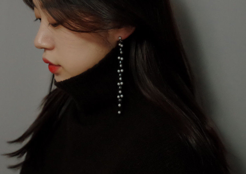 <b><p>NO.87 Rainy Day Pearl drop Stylish Chic Unique</p></b><b><p>NO.87 レイニーデイ パールドロップイヤリング スタイリッシュな シックな ユデザイン</p></b><br /><br /><p align='center'>