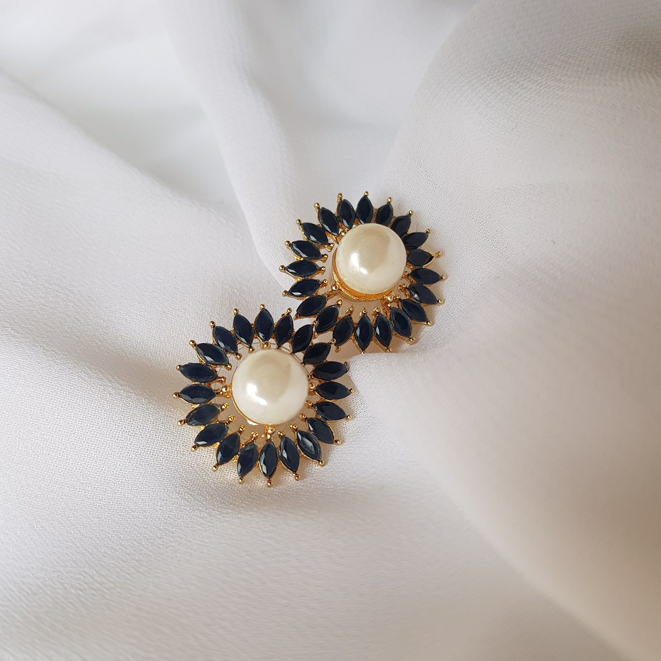 <b><p>Trout nucle Pearl Daily Erings Dp Cubic Antique</p></b><b><p>トゥルーラブ 核 真珠 デイリーピアス ドロップ キュービック アンティーク 洗練された</p></b><br /><br /><p align='center'>