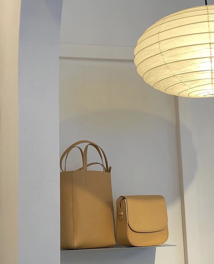 <b><p>Flat Base ket ck Briefc New Scrch Bottled</p></b><b><p>フラットベースバスケットバックスバッグスベクス身上スクロールトートバックスショルダーバッグplatb</p></b><br /><br /><p align='center'>