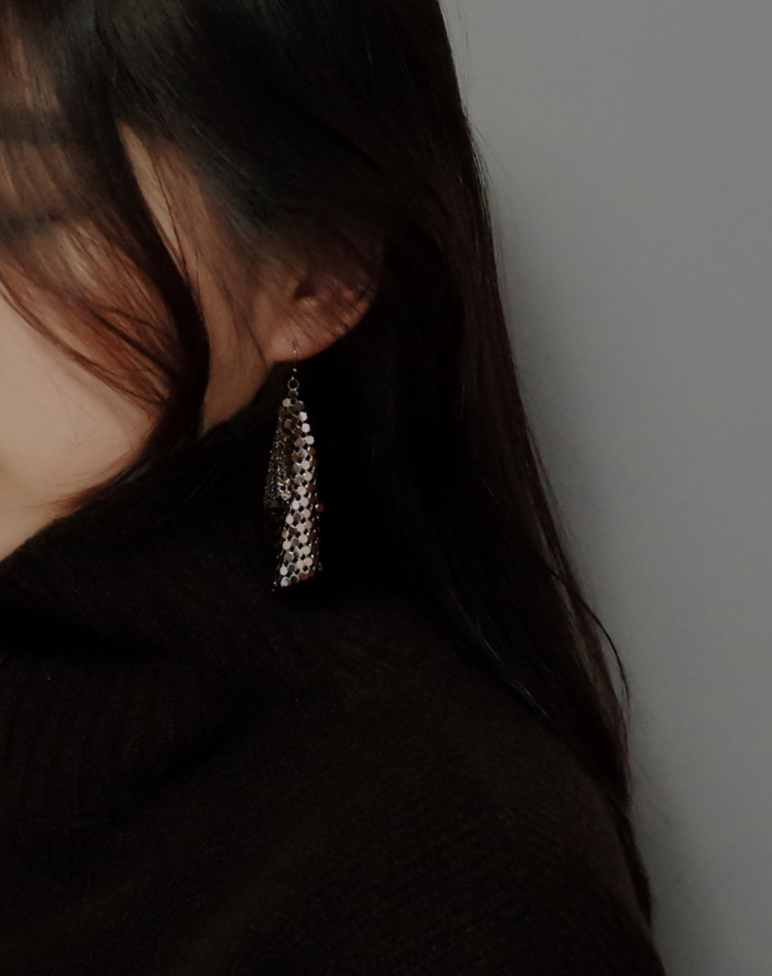 <b><p>NO103 Mesh pickle Three-dimensional earrings</p></b><b><p>NO103 メッシュさらさら 立体的なイヤリング スタイリな シックな ユニーデザイン</p></b><br /><br /><p align='center'>
