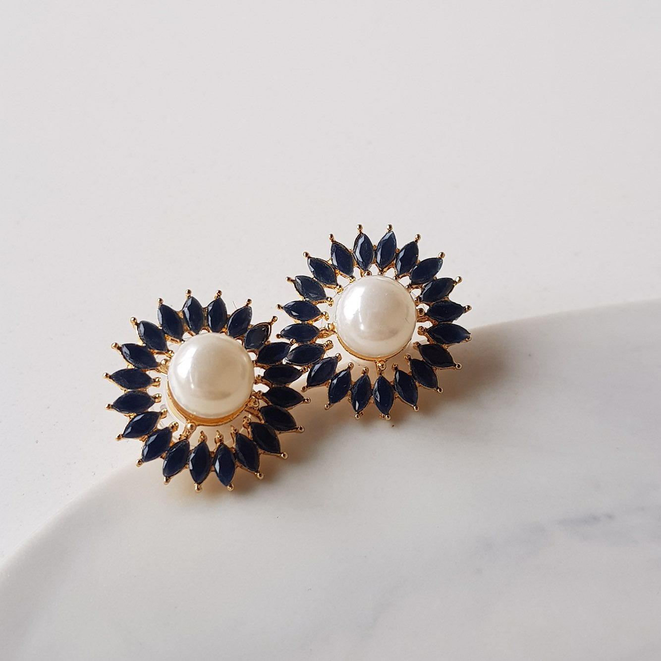 <b><p>Trout nucle Pearl Daily Erings Dp Cubic Antique</p></b><b><p>トゥルーラブ 核 真珠 デイリーピアス ドロップ キュービック アンティーク 洗練された</p></b><br /><br /><p align='center'>