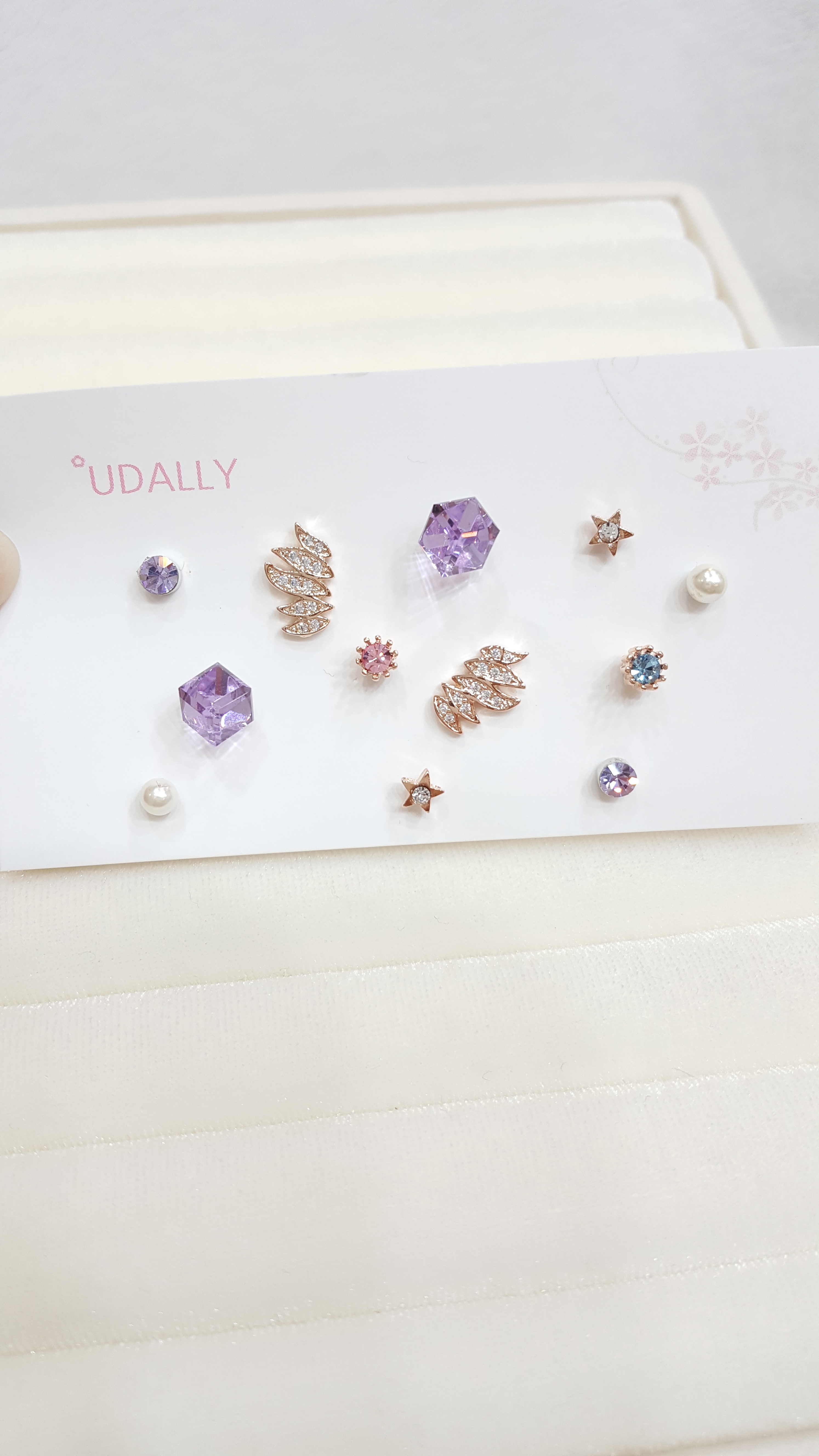 <b><p>wing Look at the lavender. Sisfactory Easy</p></b><b><p>翼 ラベンダー紫 満足のいく 愛ウム 簡単スタイル 清純イヤリング デートルック</p></b><br /><br /><p align='center'>