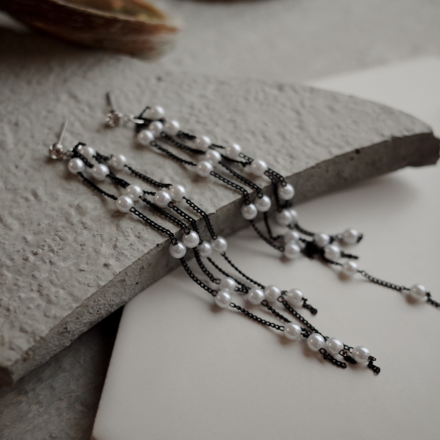 <b><p>NO.87 Rainy Day Pearl drop Stylish Chic Unique</p></b><b><p>NO.87 レイニーデイ パールドロップイヤリング スタイリッシュな シックな ユデザイン</p></b><br /><br /><p align='center'>