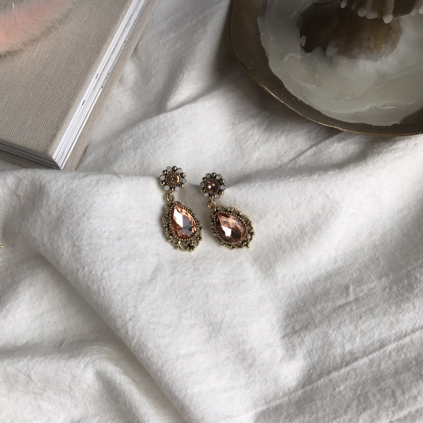 <b><p>Possible eaves Tab Cubic Prl Antique Drop</p></b><b><p>グィチ可能 タブ キュービック真珠 アンティーク ドロップ イヤリング 5色 フェミニンな感性ムード</p></b><br /><br /><p align='center'>