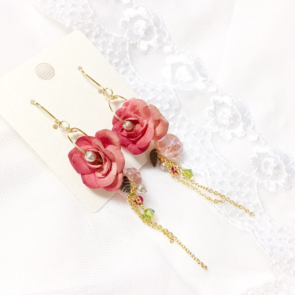 <b><p>recomndation Dried Rose Flower Earngs Girl</p></b><b><p>おすすめ 乾燥バラの花のイヤリング 女性コーディネート シンプルな フェミニンな</p></b><br /><br /><p align='center'>