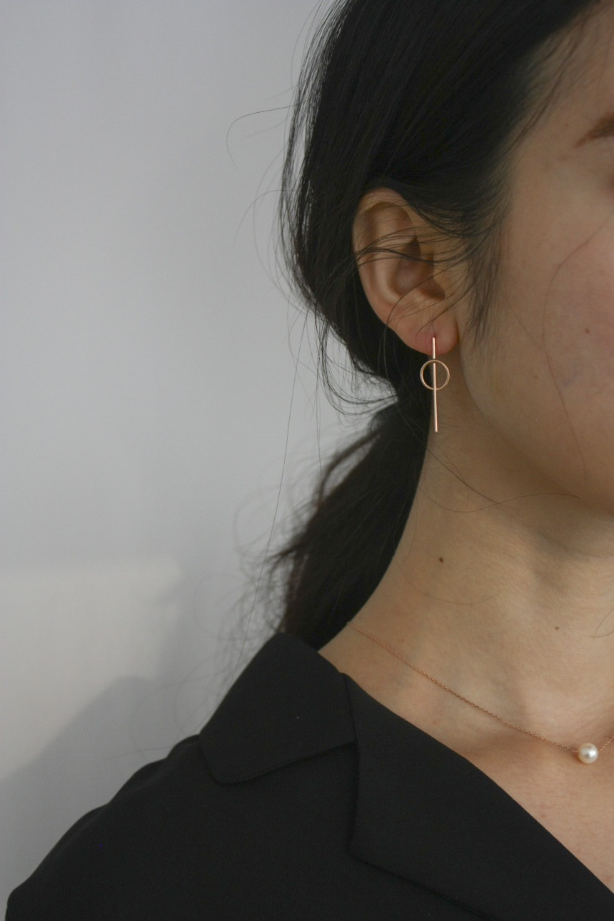 <b><p>point Drop Immobilization earrg Women their</p></b><b><p>ポイント ドロップ グムチム イヤリング 30代の女性 四季 モダンユニーク クラシックコーディネー</p></b><br /><br /><p align='center'>