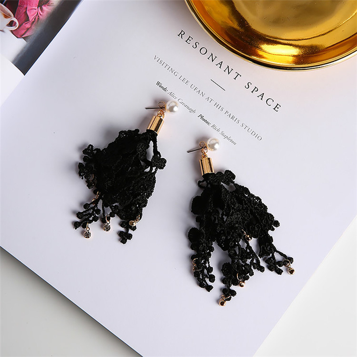 <b><p>swank Cuc Long spri race White blk flower</p></b><b><p>華やかな キュービック ロング 春 レース ホワイト ブラ フラワー ドロップ イヤリ</p></b><br /><br /><p align='center'>