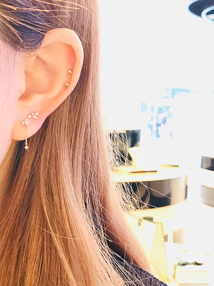 <b><p>Lloyd Unbalanced water drop 10k earring LPTH2012T</p></b><b><p>ロイド アンバランス 水滴 10k イヤリング LPTH2012T 30代の女性</p></b><br /><br /><p align='center'>