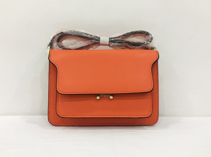 <b><p>Natural cowhide trunk bag 4lor Ribbed Ma</p></b><b><p>天然牛革トランクバック4colorリブメイドクロスバックショルダーバッグマルニstバックデイリーバッ</p></b><br /><br /><p align='center'>