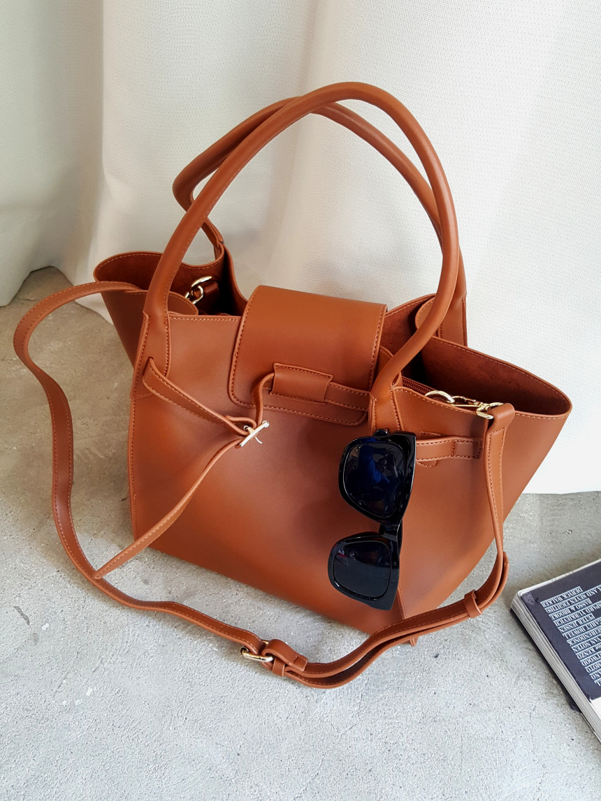 <b><p>Clooney twenties female younger Missy Lk</p></b><b><p>無排クルーニー20代の女性若いズームマミクロルックビッグバッグバケットバッグ外出ルックコーディネート</p></b><br /><br /><p align='center'>