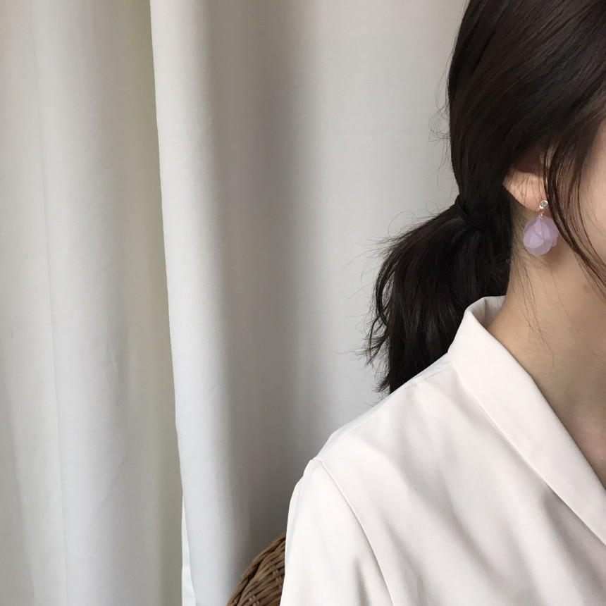 <b><p>Judy Cubic Petaloma Ha Drop Earrings 5cor</p></b><b><p>ジュディ キュービック 花びらホマイカ ドロップイヤリング 5色 女性コーネート</p></b><br /><br /><p align='center'>