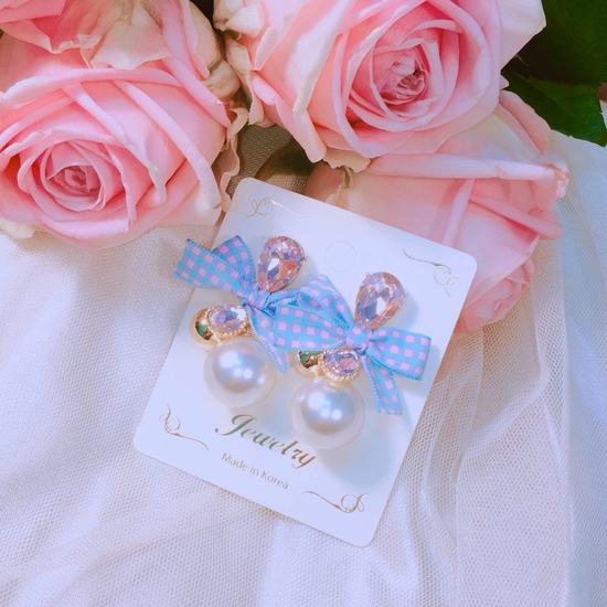 <b><p>Alsaan Ribbon earrings Good pot cycle Bl-bl</p></b><b><p>アルサタン リボンピアス ポイントサイクル良い ケバケバした ユニークアクセサリー</p></b><br /><br /><p align='center'>