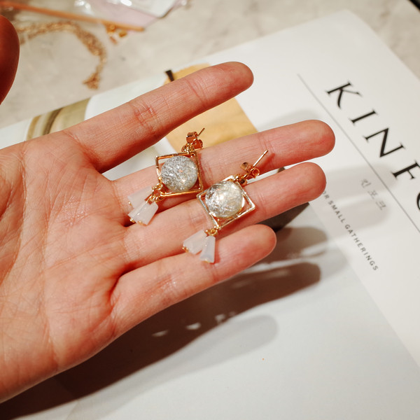 <b><p>spring radrop Flower Chala ear</p></b><b><p>春 雨滴 シルコト さらさら イヤリング</p></b><br /><br /><p align='center'>