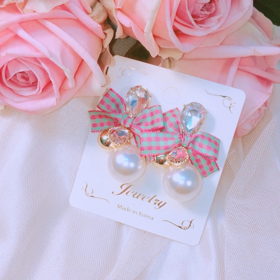 <b><p>Alsaan Ribbon earrings Good pot cycle Bl-bl</p></b><b><p>アルサタン リボンピアス ポイントサイクル良い ケバケバした ユニークアクセサリー</p></b><br /><br /><p align='center'>