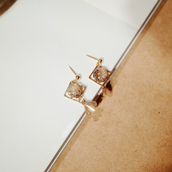 <b><p>spring radrop Flower Chala ear</p></b><b><p>春 雨滴 シルコト さらさら イヤリング</p></b><br /><br /><p align='center'>