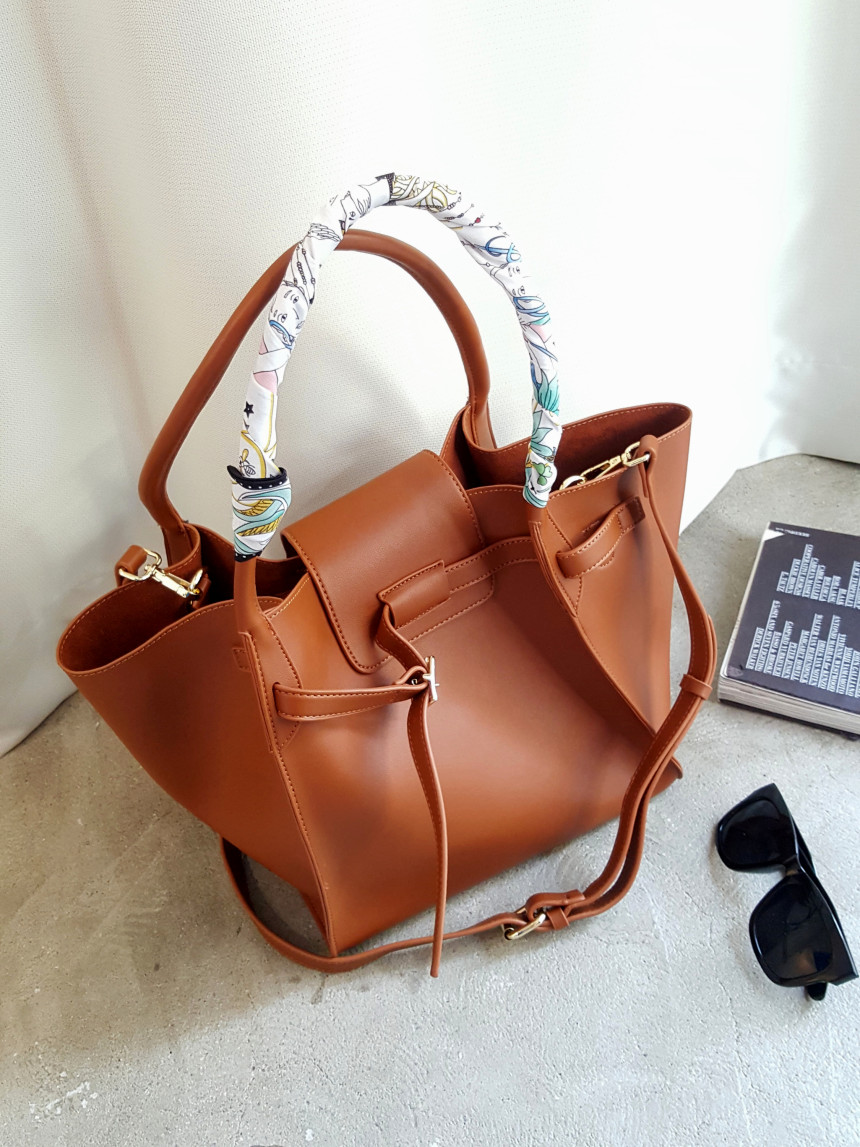 <b><p>Clooney twenties female younger Missy Lk</p></b><b><p>無排クルーニー20代の女性若いズームマミクロルックビッグバッグバケットバッグ外出ルックコーディネート</p></b><br /><br /><p align='center'>