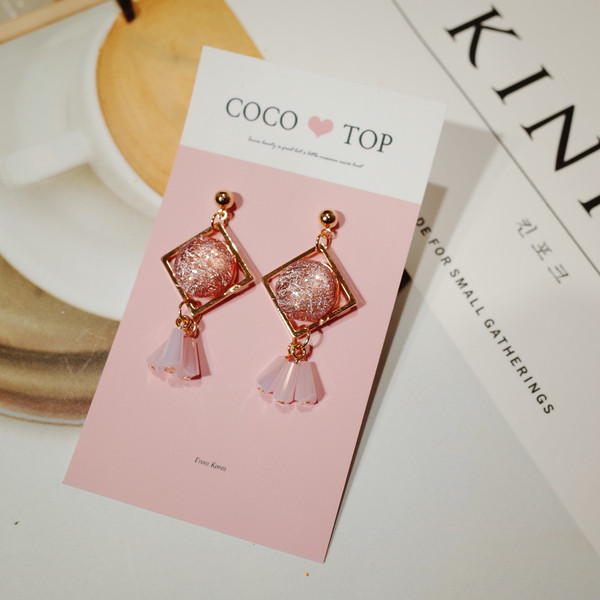 <b><p>spring radrop Flower Chala ear</p></b><b><p>春 雨滴 シルコト さらさら イヤリング</p></b><br /><br /><p align='center'>