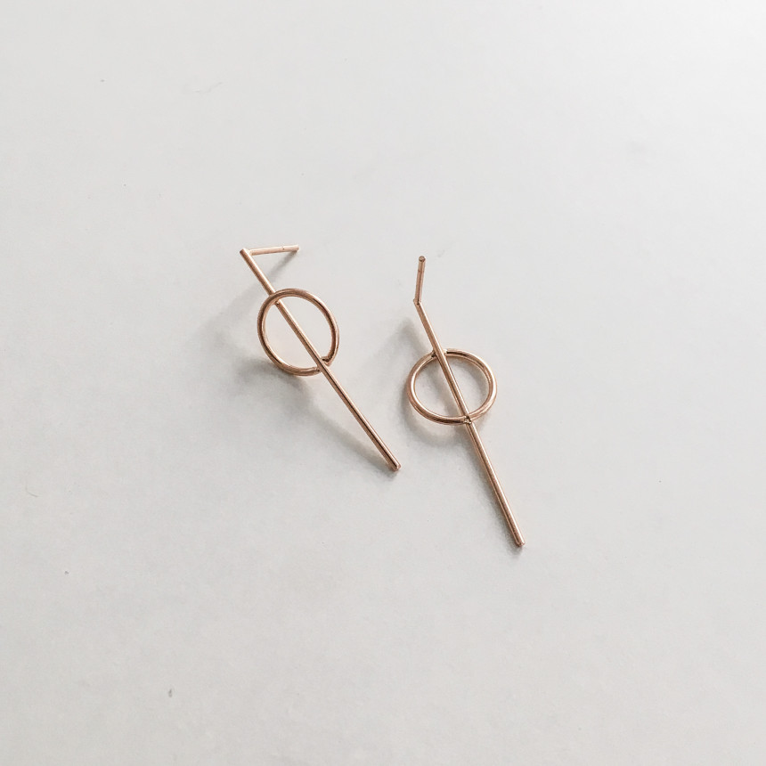 <b><p>point Drop Immobilization earrg Women their</p></b><b><p>ポイント ドロップ グムチム イヤリング 30代の女性 四季 モダンユニーク クラシックコーディネー</p></b><br /><br /><p align='center'>