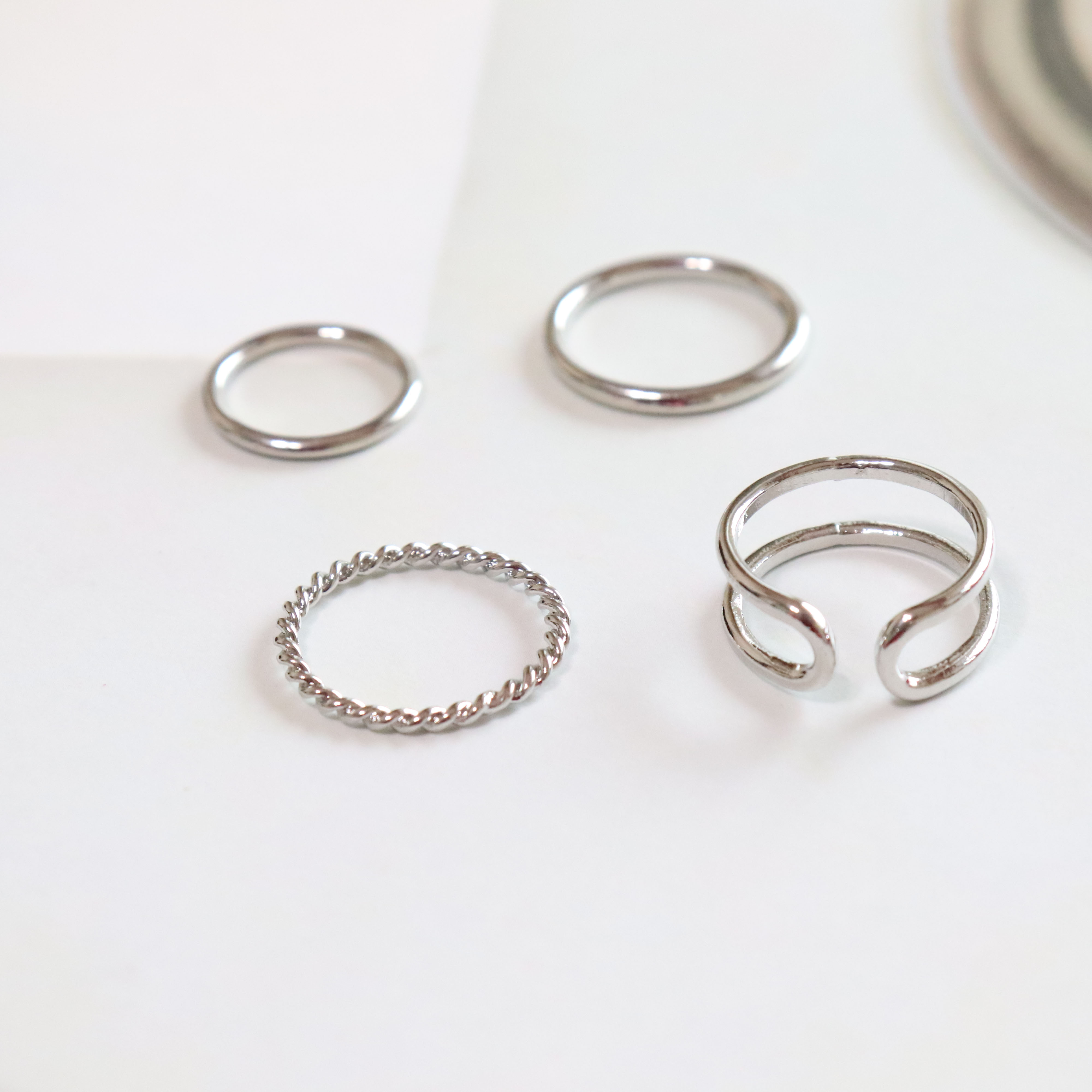 <b><p>Mourning daily opal Two les kk basic Layered</p></b><b><p>無排 デイリー オパール 二行 ねじれ 基本 重ね着 糸リング セット 6種 20代の女性</p></b><br /><br /><p align='center'>