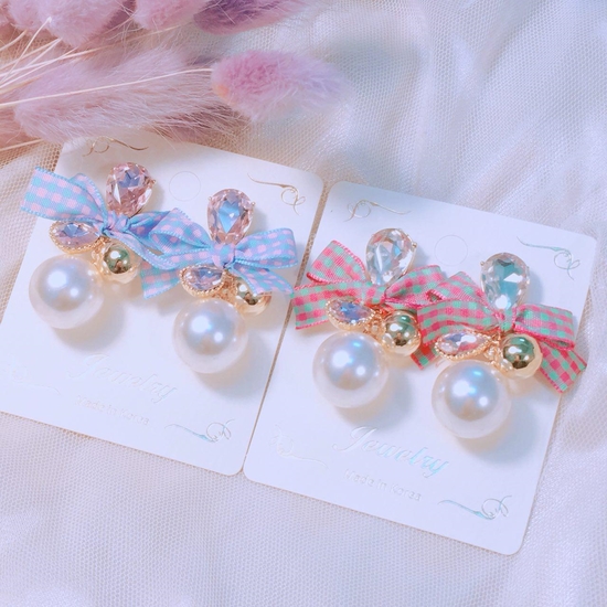 <b><p>Alsaan Ribbon earrings Good pot cycle Bl-bl</p></b><b><p>アルサタン リボンピアス ポイントサイクル良い ケバケバした ユニークアクセサリー</p></b><br /><br /><p align='center'>