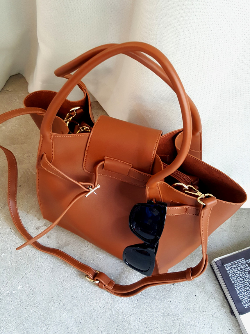 <b><p>Clooney twenties female younger Missy Lk</p></b><b><p>無排クルーニー20代の女性若いズームマミクロルックビッグバッグバケットバッグ外出ルックコーディネート</p></b><br /><br /><p align='center'>