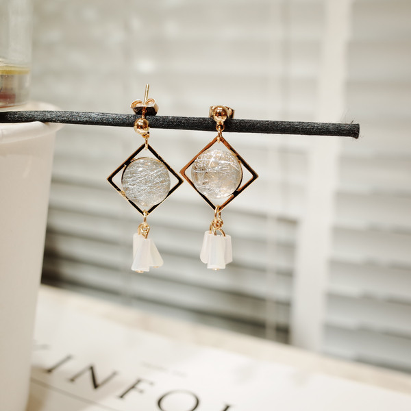 <b><p>spring radrop Flower Chala ear</p></b><b><p>春 雨滴 シルコト さらさら イヤリング</p></b><br /><br /><p align='center'>